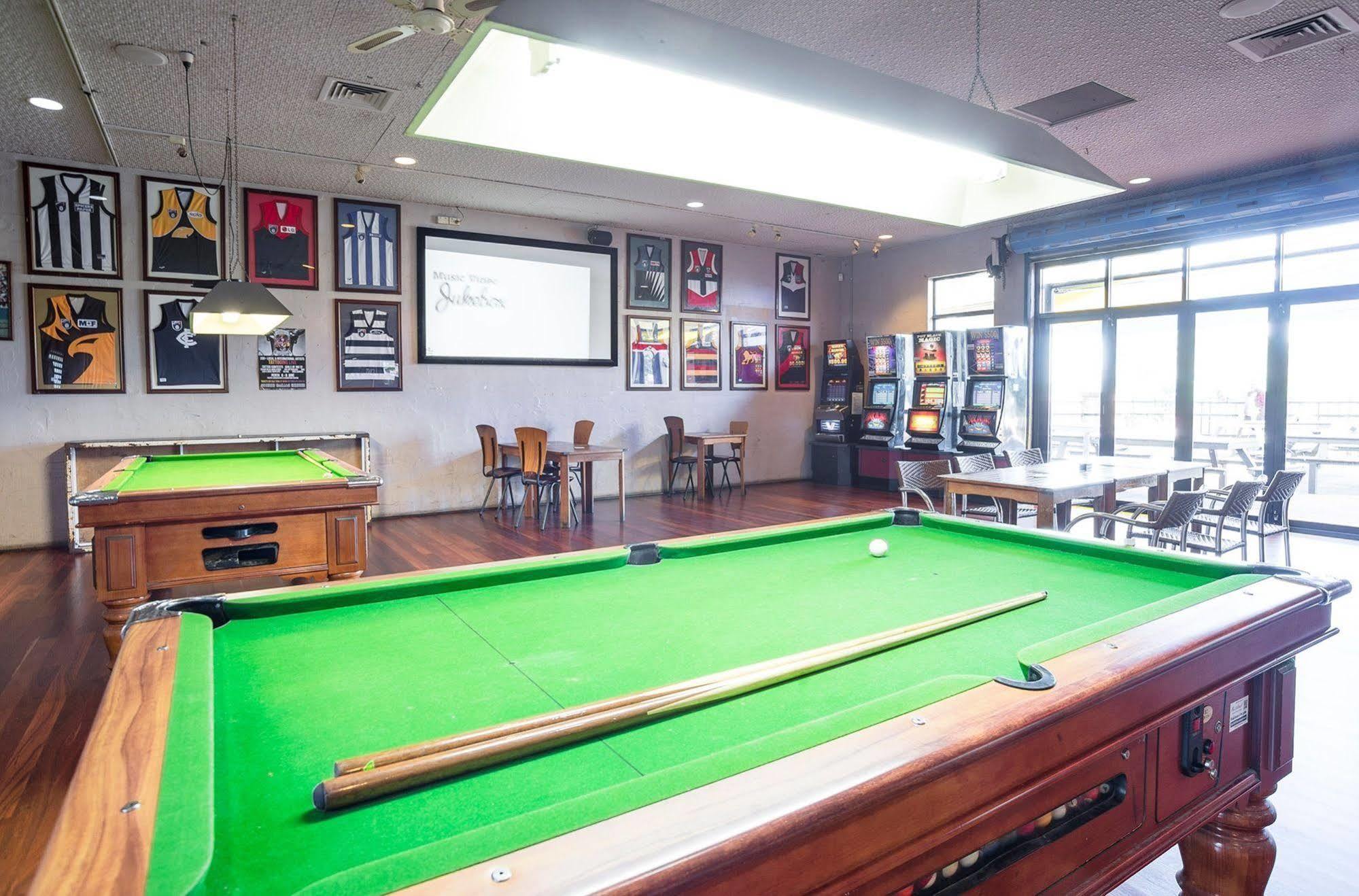Nightcap At Wanneroo Tavern Extérieur photo