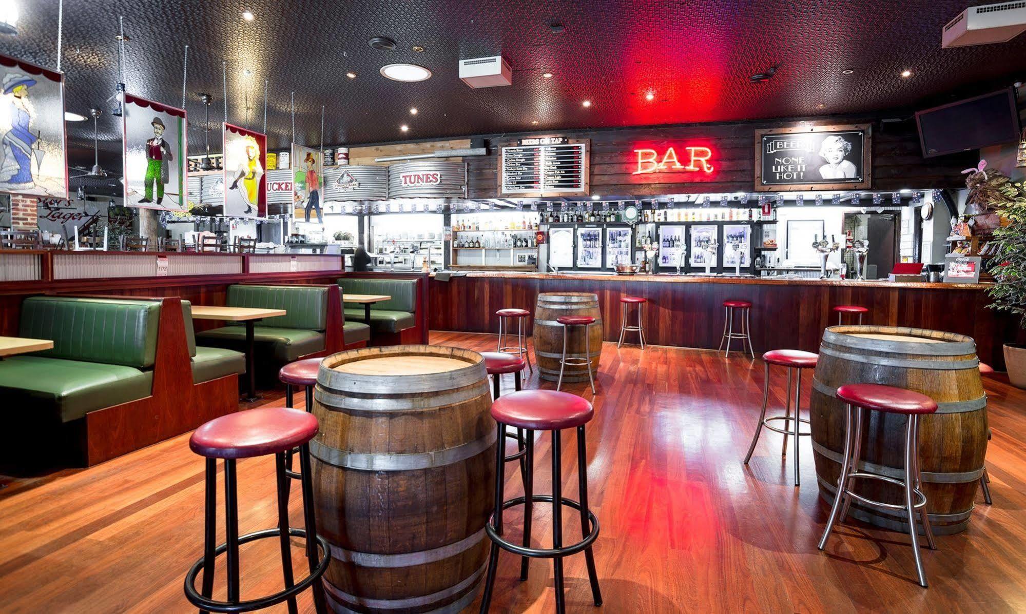 Nightcap At Wanneroo Tavern Extérieur photo