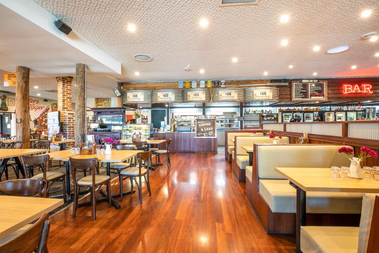 Nightcap At Wanneroo Tavern Extérieur photo